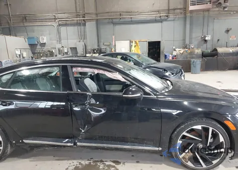 2023 Volkswagen Arteon 2.0T Sel Premium R-Line z USA, uszkodzony, nr VIN WVWTR7AN4PE010971